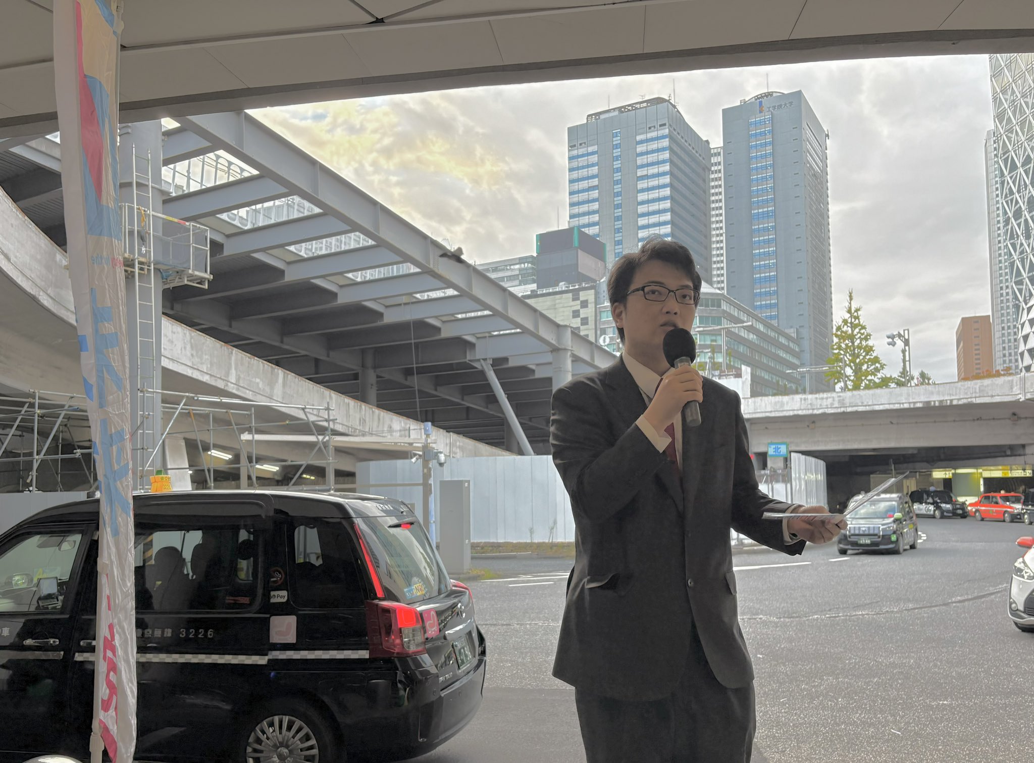 新宿駅西口地下広場で街宣を行いました